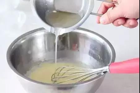 奶冻蛋糕卷做法丨幸福感满满的可可奶冻蛋糕卷