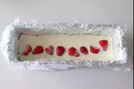 奶冻蛋糕卷做法丨幸福感满满的可可奶冻蛋糕卷