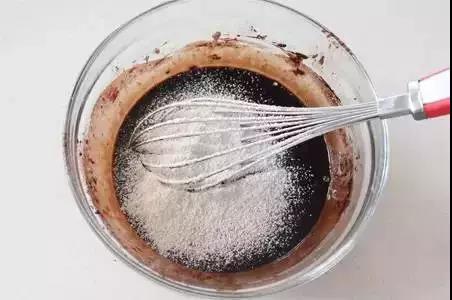 奶冻蛋糕卷做法丨幸福感满满的可可奶冻蛋糕卷